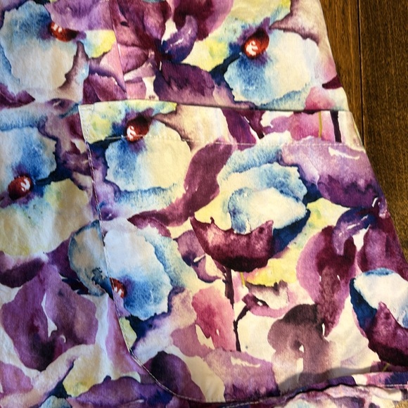 Bundle of 2 scrub tops. - Picture 5 of 10